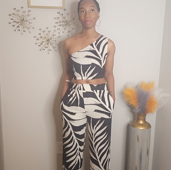 Gracefully Bold One-Shoulder Two-Piece Set - Picture 3 of 6